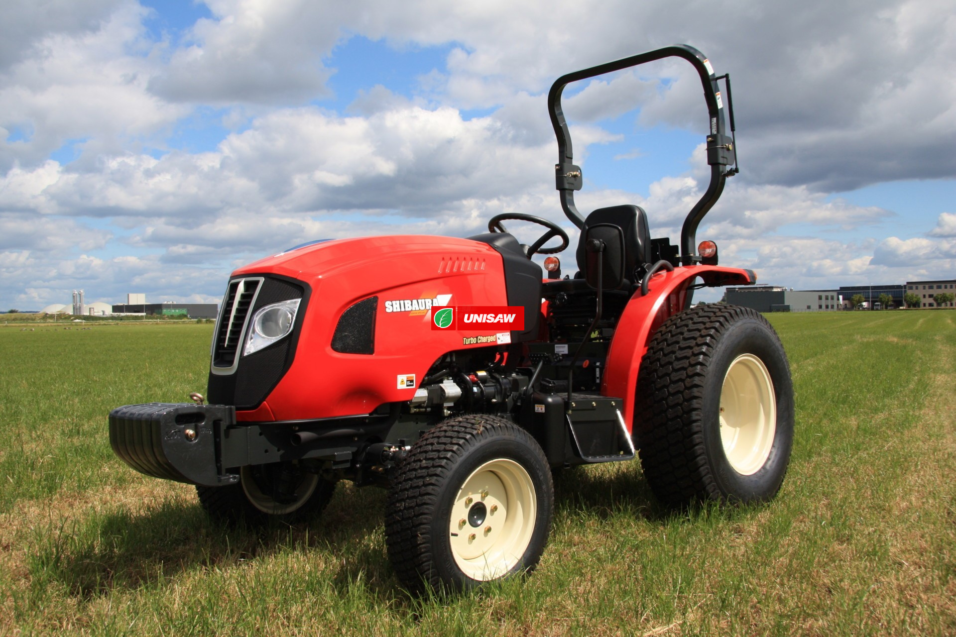 Многофункциональный трактор Shibaura SB47H, 45.5 л.с. Многофункциональный трактор Shibaura SB47H, 45.5 л.с.